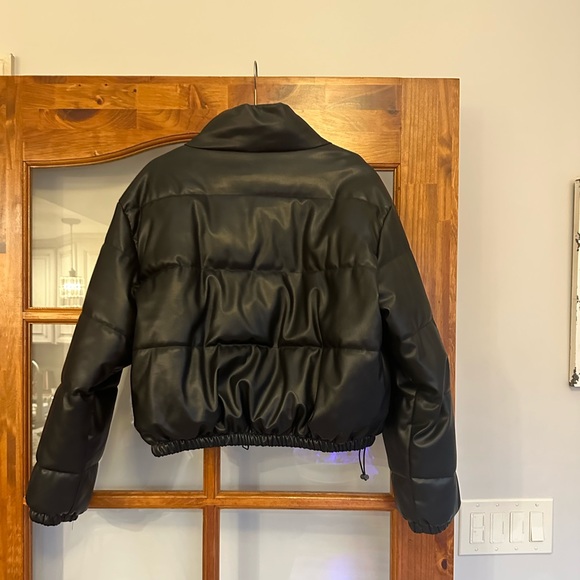 ASOS faux leather cropped puffer jacket women’s small like new - Picture 4 of 9